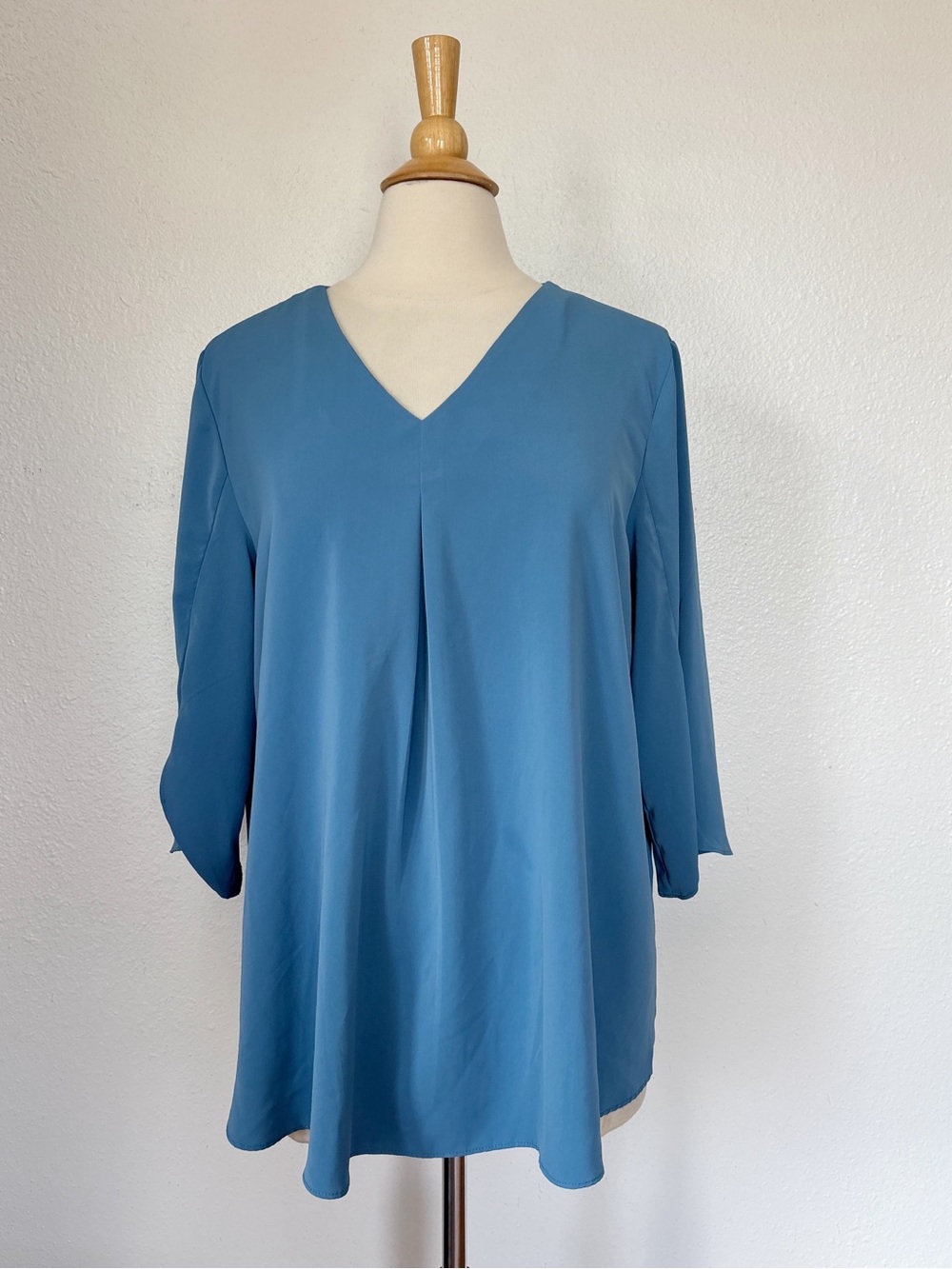 Solid Blue V-Neck 3/4 Sleeve Blouse
